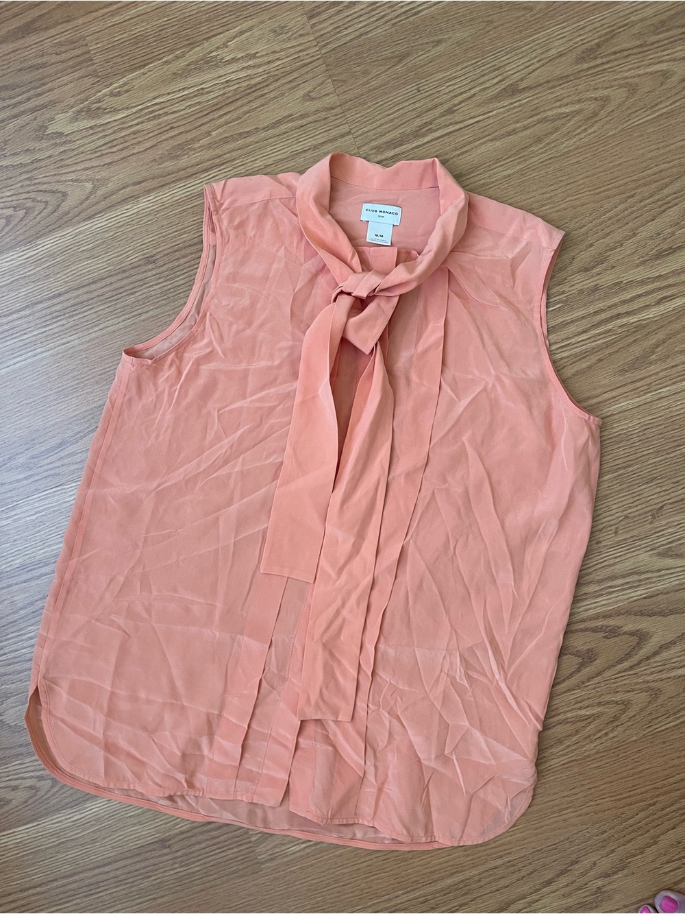Club Monaco soft peach Tie-Neck Sleeveless Blouse Large 100% silk luxury size 10